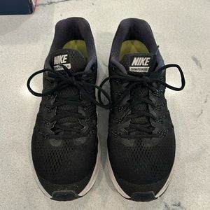 Nike men’s zoom Pegasus 33 size 11.5